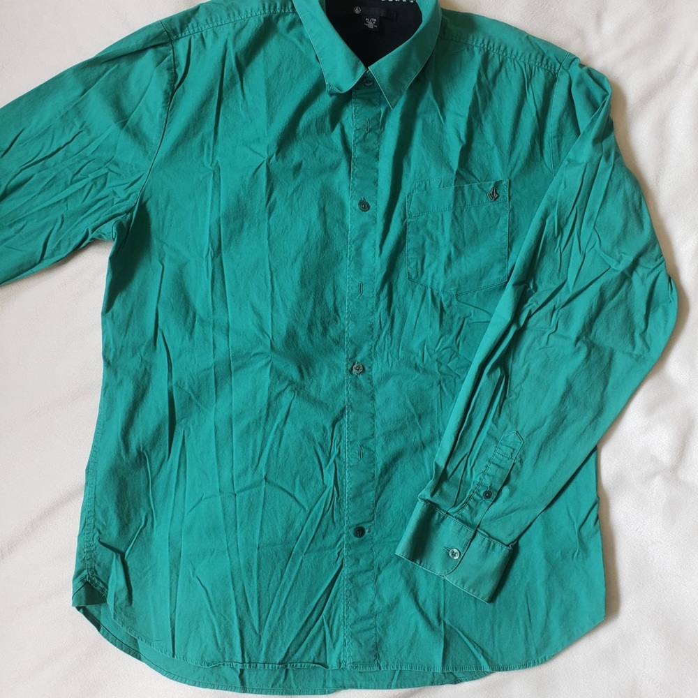 🍄 3 for $35 🍄 Volcom Button Down